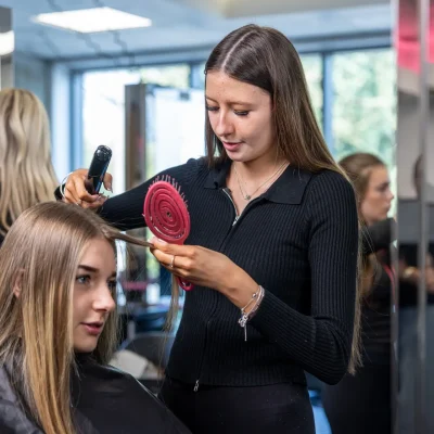 HRC - Hairdressing - action - low-res-17